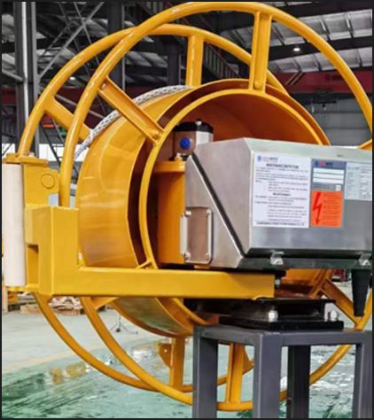 Hydraulic coupling reducer cable reel system