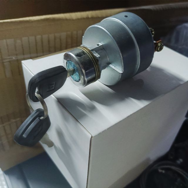 Zoomlion all-terrain crane  ZAT2000 ZAT2200 ZAT2500 parts of ignition starter start engine on off rocker switch