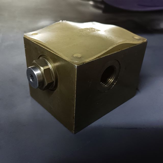 Zoomlion Rough cerrain crane ZRT400 ZRT450 ZRT500 parts of outtrigger hydraulic lock in Brisbane crane hire