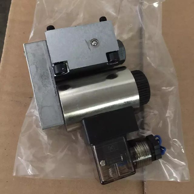 Zoomlion crawler crane ZCC500 ZCC550 ZCC600 ZCC850 ZCC1000 parts solenoid air overload valve in crane hire melbourne