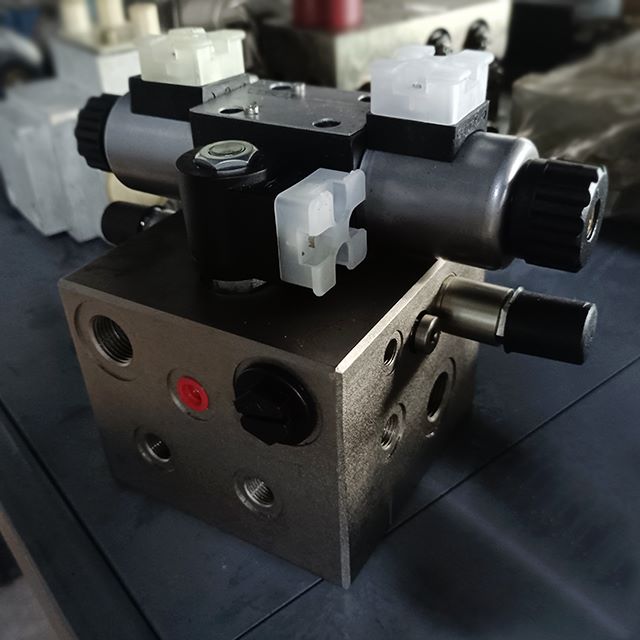 Zoomlion crane steering control valve block from China construction machinery parts factory
